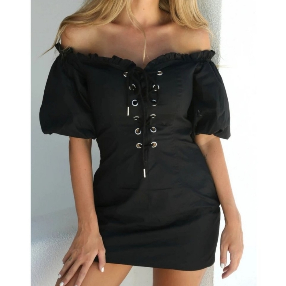 Wild Flable Black Off Shoulder Dress